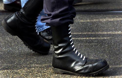Wie Schauen Springerstiefel Von Echten Neonazis Aus Freizeit Fashion Rechts