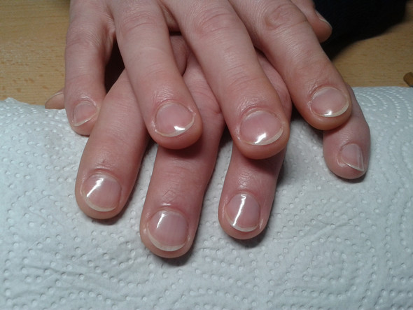 Klarer Nagellack An Mannerhanden Kosmetik