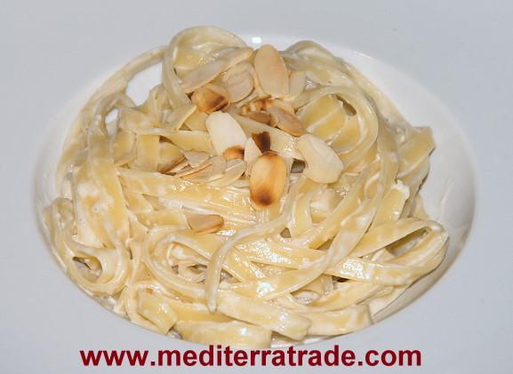 Tagliatelle mit Gorgonzola-Mascarpone-Sauce - (kochen, Italien, Käse)