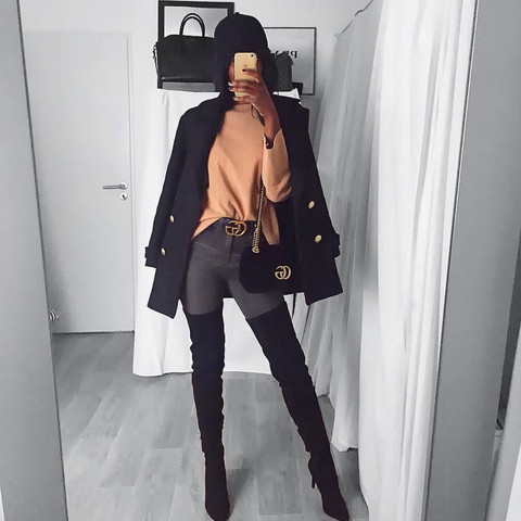 Was Denkt Ihr Kann Eine Frau Madchen Overknee Stiefel Ohne Oder Mit Wenig Absatz Im Beruf Und Im Alltag Tragen Ohne Stirnrunzeln Hervor Zu Rufen Frauen Mode Kleidung