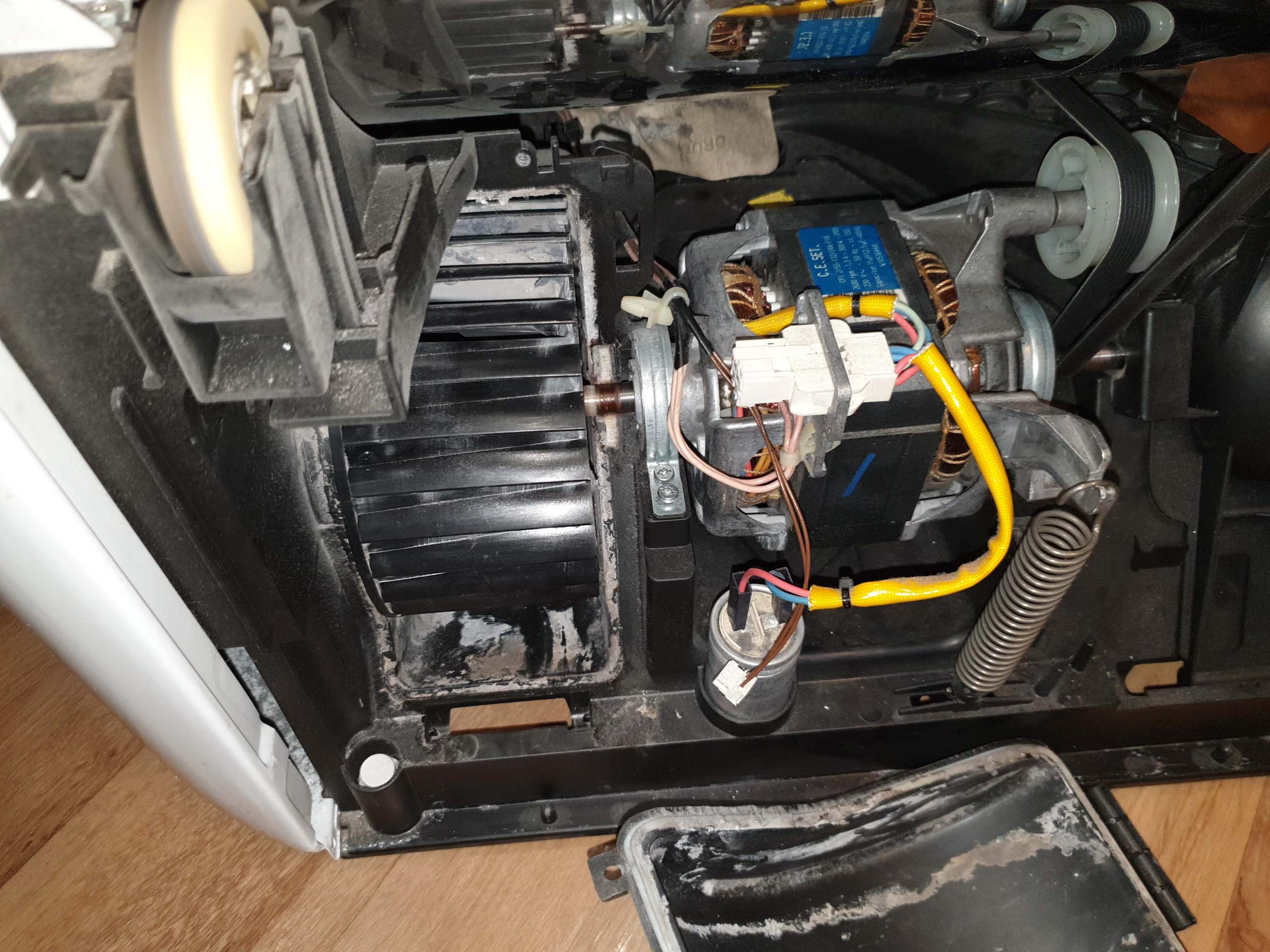 Bauknecht Tk Uniq 81b Di Fehlermeldung F04 Trockner Bauknecht TK Dr1 - Dumpfes Geräusch beim drehen der Trommel