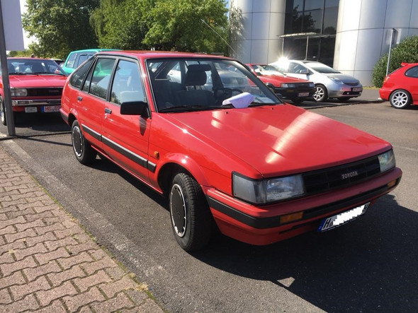 - (Auto, Auto und Motorrad, Fahrzeug)