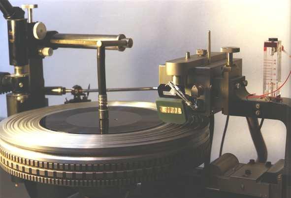 Wie Viele Rillen Hat Eine Schallplatte Von 30 Cm Radius Wie kommen die Rillen in die Schallplatte? (Musik, Schallplatten, Vinyl)