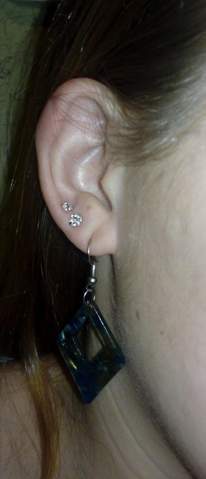 wieviele ohrlocher habt ihr piercing schmuck