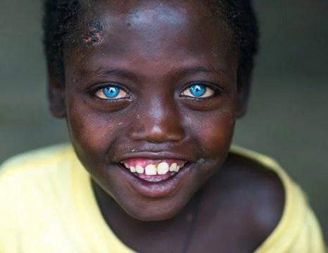 Augen blauen asiaten mit Augenschatten