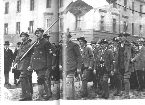 bayerische Freikorps 1919 mit Hakenkreuz - (Geschichte, Novemberrevolution, 1919 geschichte)