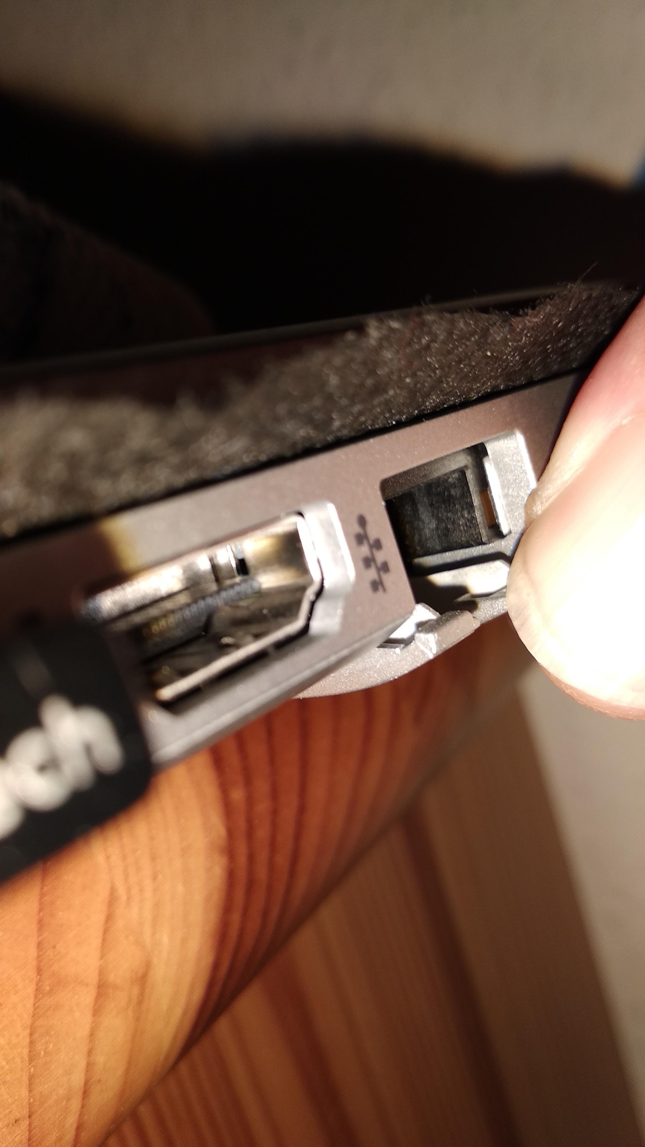 LAN Kabel passt nicht in den Laptop (zu groß); wo gibt es Adapter