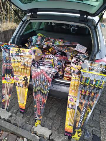 - (Geld, Politik, Silvester)
