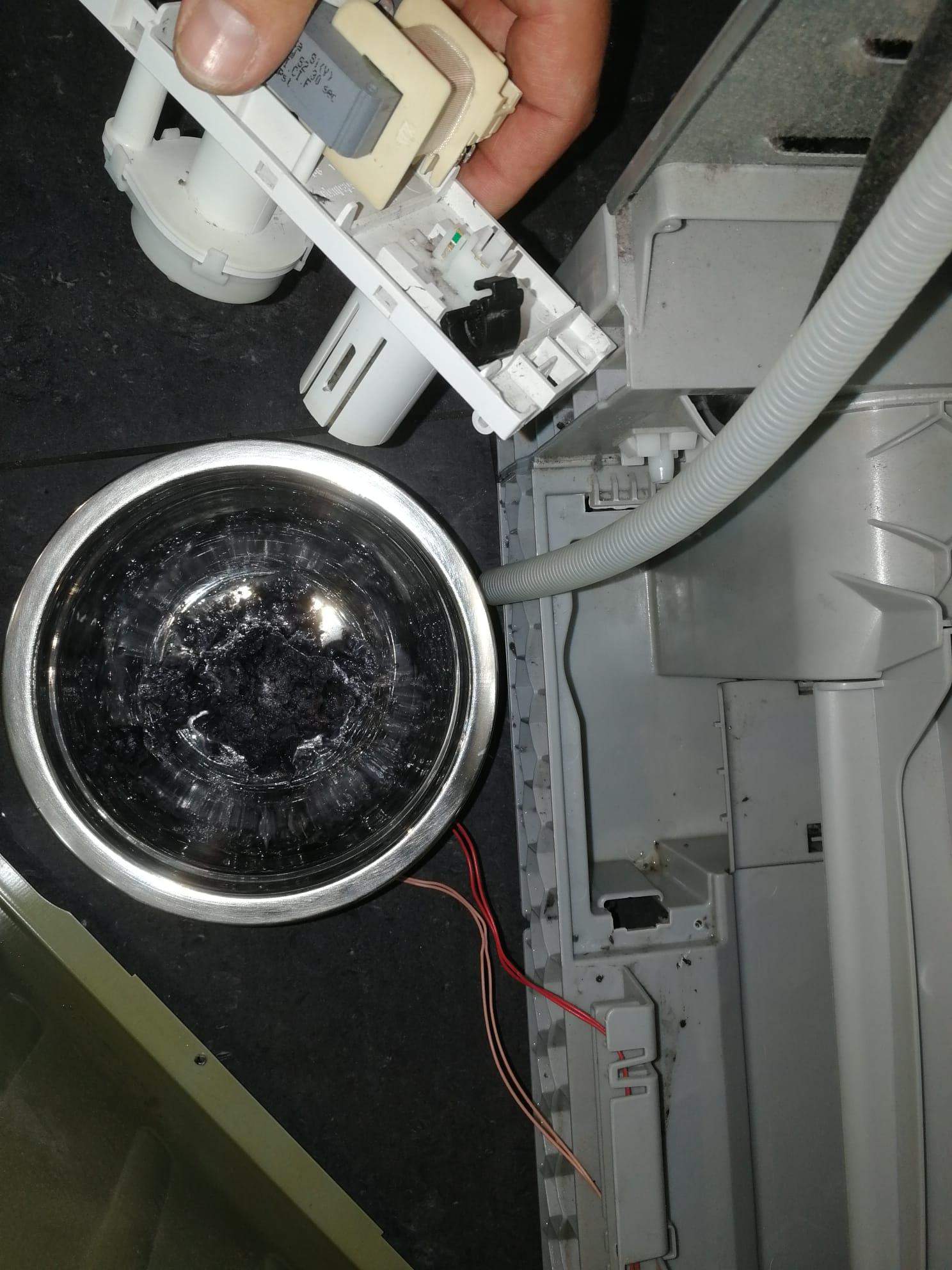 mein Siemens trockner E44.10 fehler meldung behälter leeren? (Fehlermeldung, Wäschetrockner)