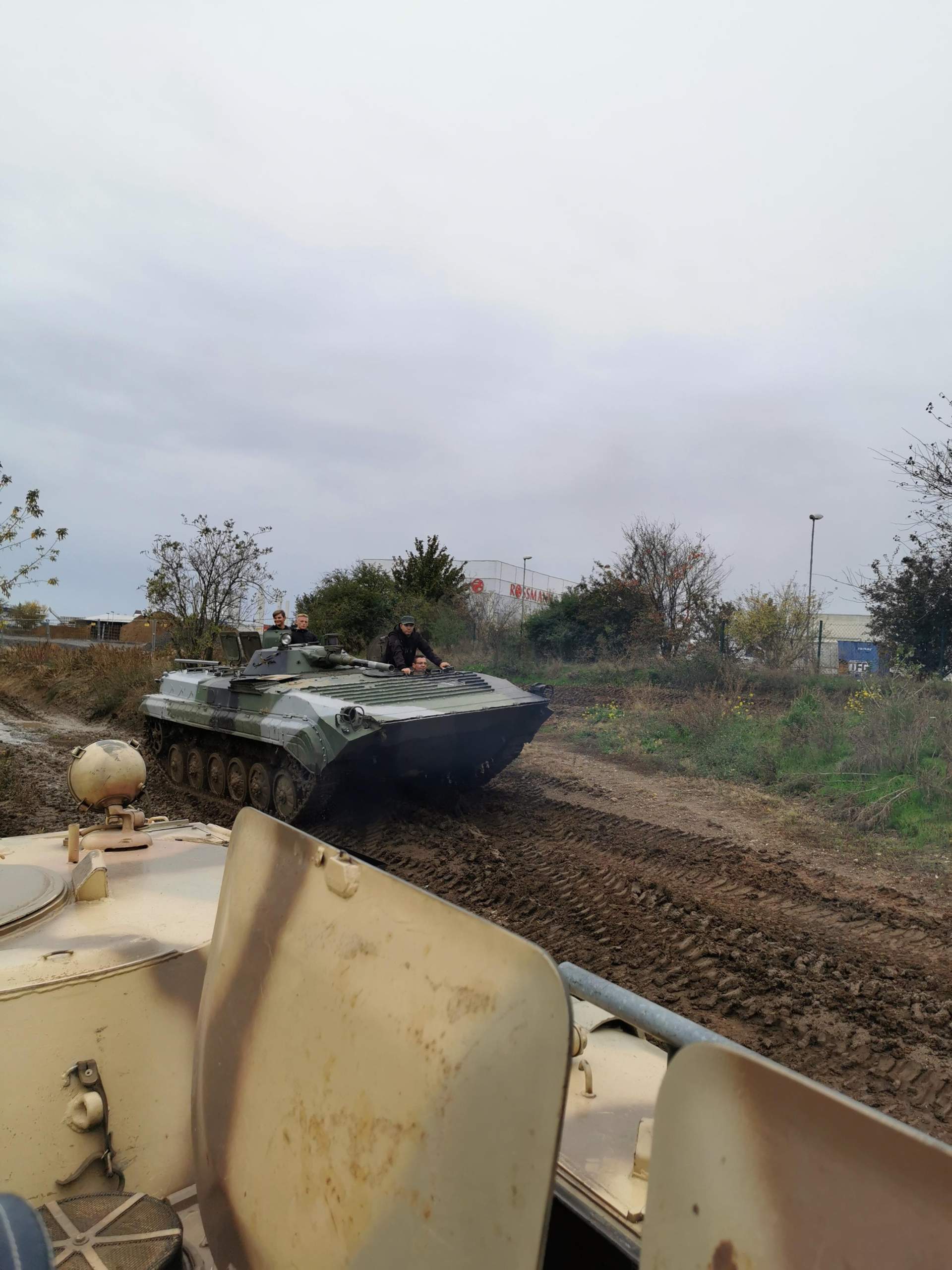 Wie Schnell Kann Ein Panzer Fahren