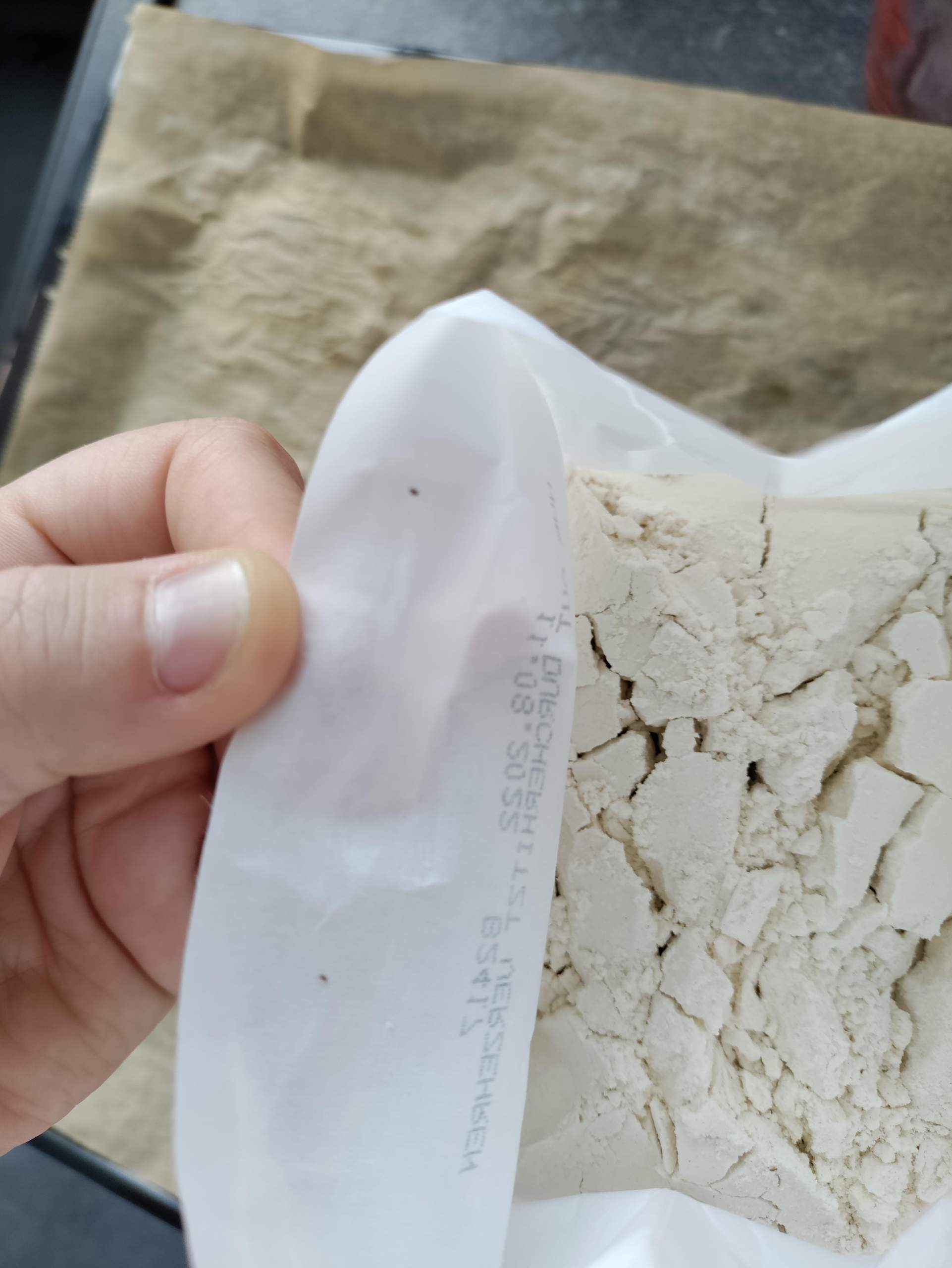Kleine Tiere auf der Mehlpackung? (Lebensmittel, Insekten)
