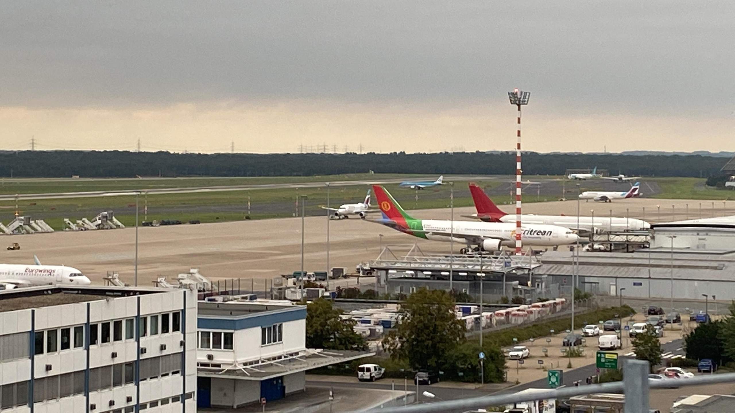 Fotografieren am DUS Airport? (Reisen und Urlaub, Fotografie, Flughafen)