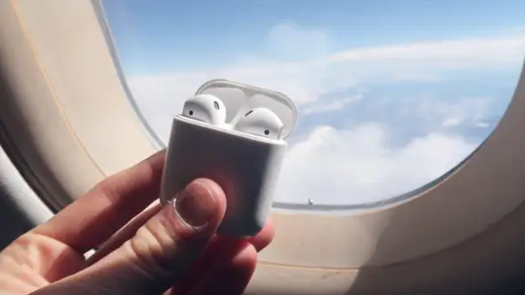 Darf Man Airpods Im Flugzeug Benutzen AirPods im Flugzeug erlaubt? (Apple, Reisen und Urlaub, Apple Watch)