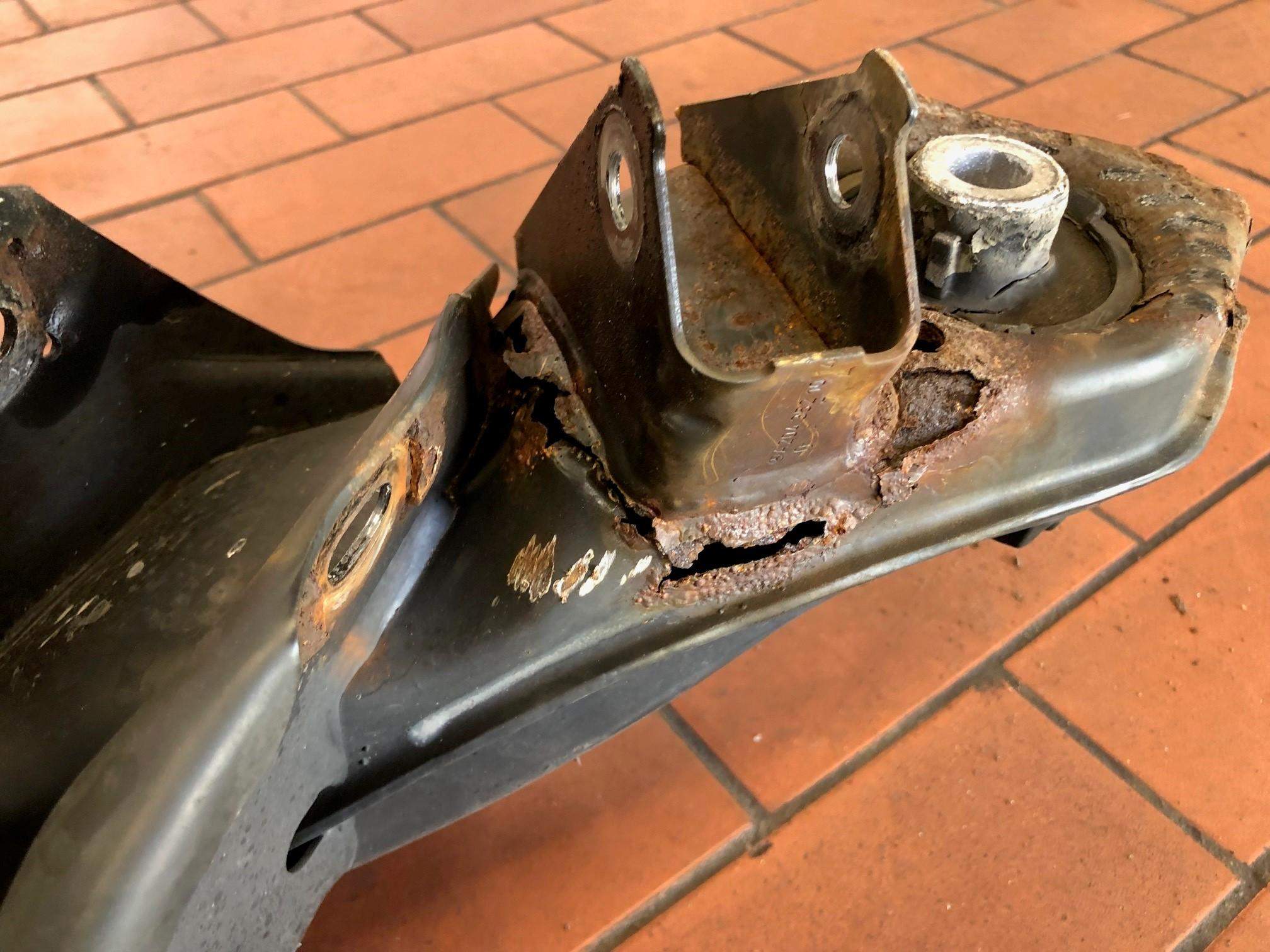 Kulanz bei Rost W212 Hinterachse? (Auto, Mercedes Benz) Kulanz bei Rost W212 Hinterachse? (Auto, Mercedes Benz)