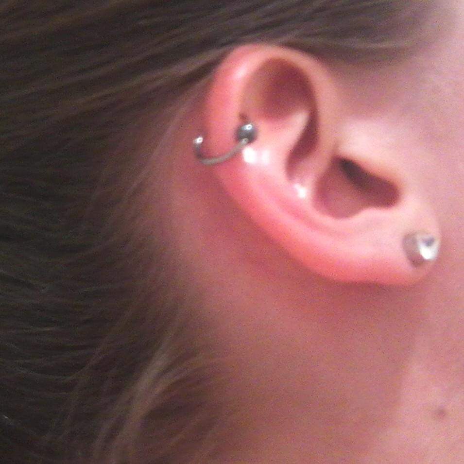 Ab Wieviel Jahren Darf Man Sich Einen Helix Stechen Lassen Helix Piercing stechen lassen mit Freundin (Ring, Stecker)