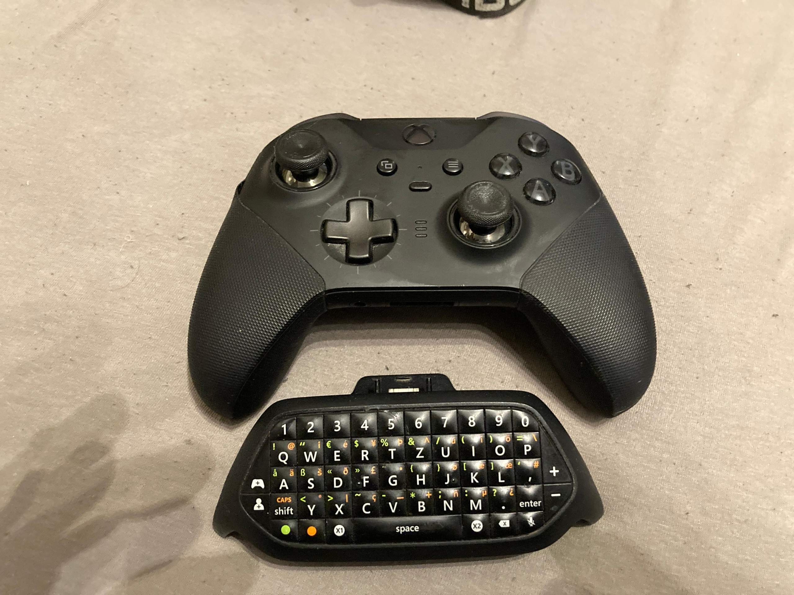 Wofür ist der Anschluss am Xbox Elite Series 2 Controller an der