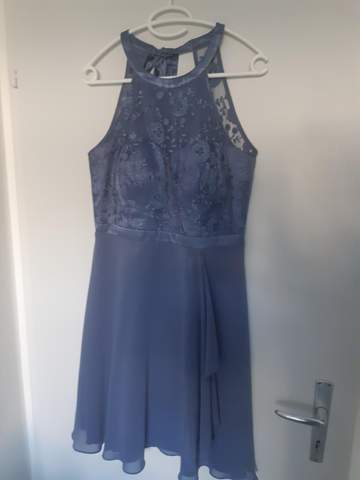 - (Kleidung, Mode, Konfirmation)