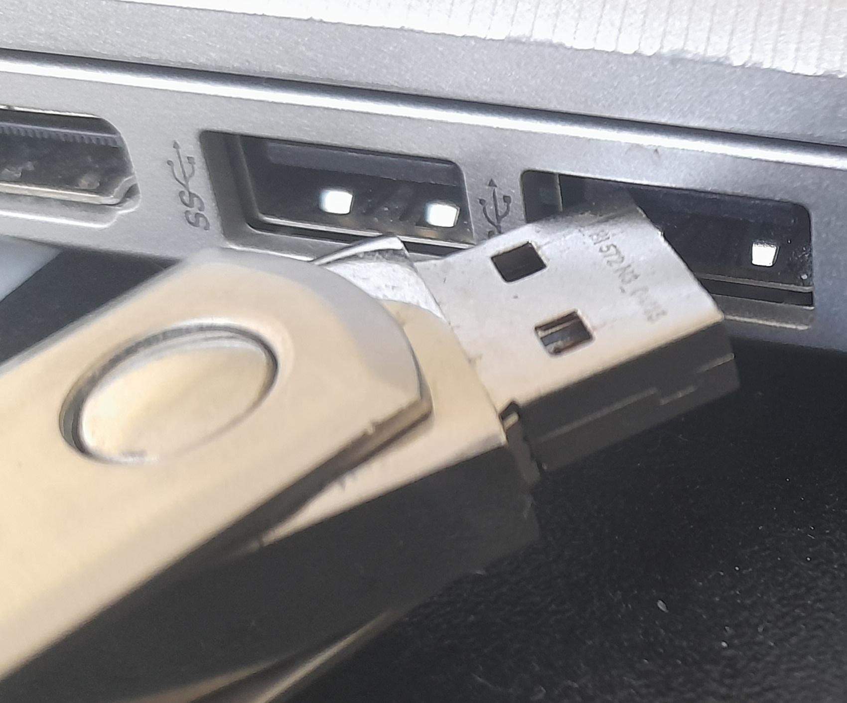 Bitte verurteilt mich nicht. Wie funktioniert ein USB Stick? (Computer, Technik, PC)