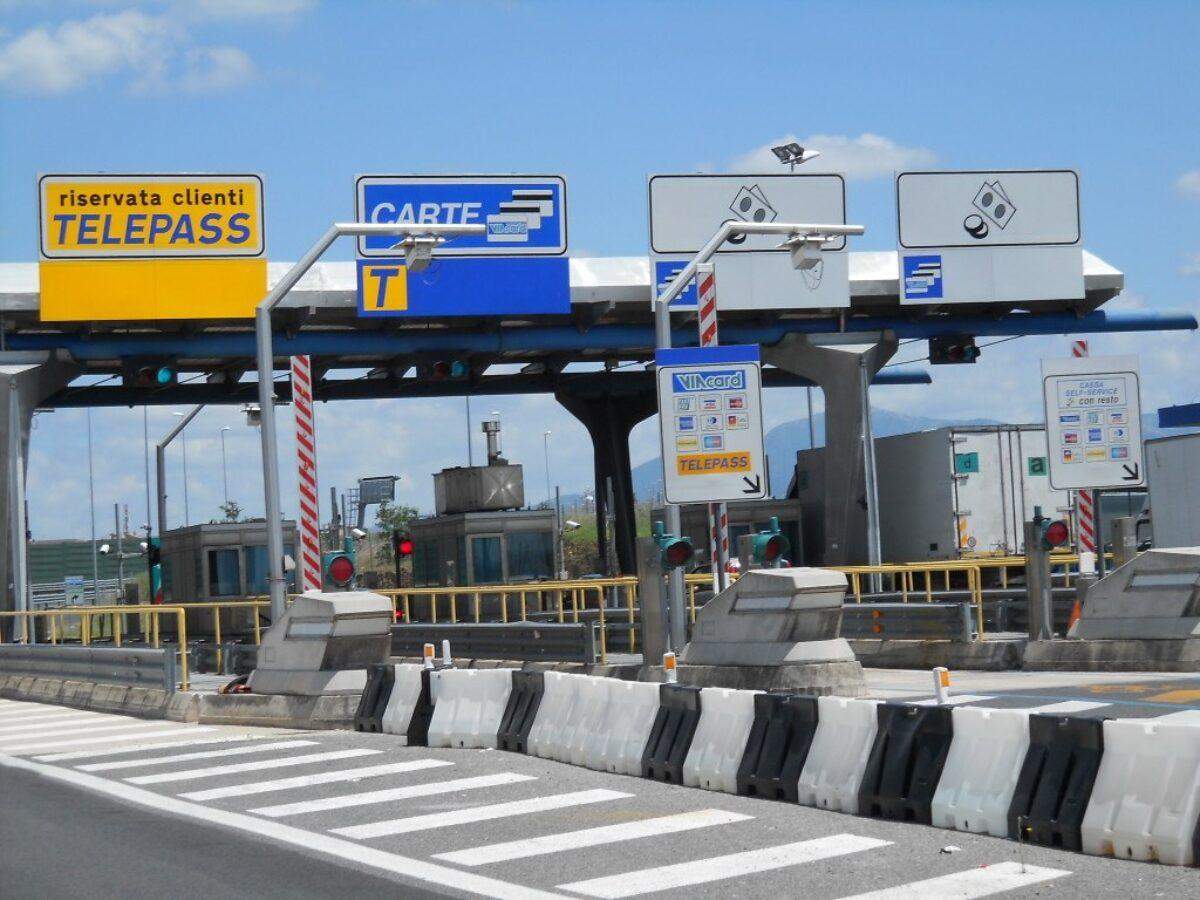 Wie teuer ist die Maut nach Italien? (Auto, Urlaub, Österreich) Wie teuer ist die Maut nach Italien? (Auto, Urlaub, Österreich)