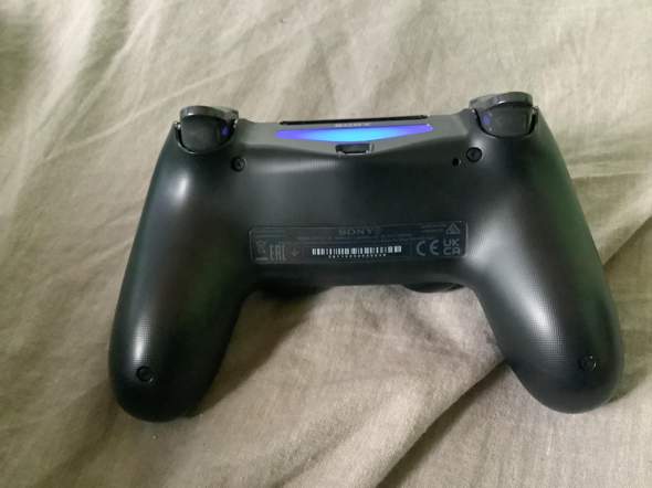 Wie setze ich einen Ps4 Controller zurück? (PlayStation 4)