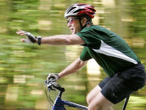 Radprofi mit Helm - (Jugendliche, Fahrrad, Sicherheit)