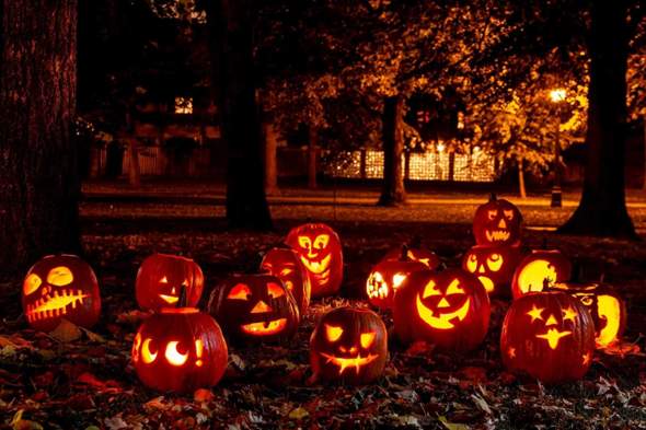 - (Halloween, Hexentum, spooky)