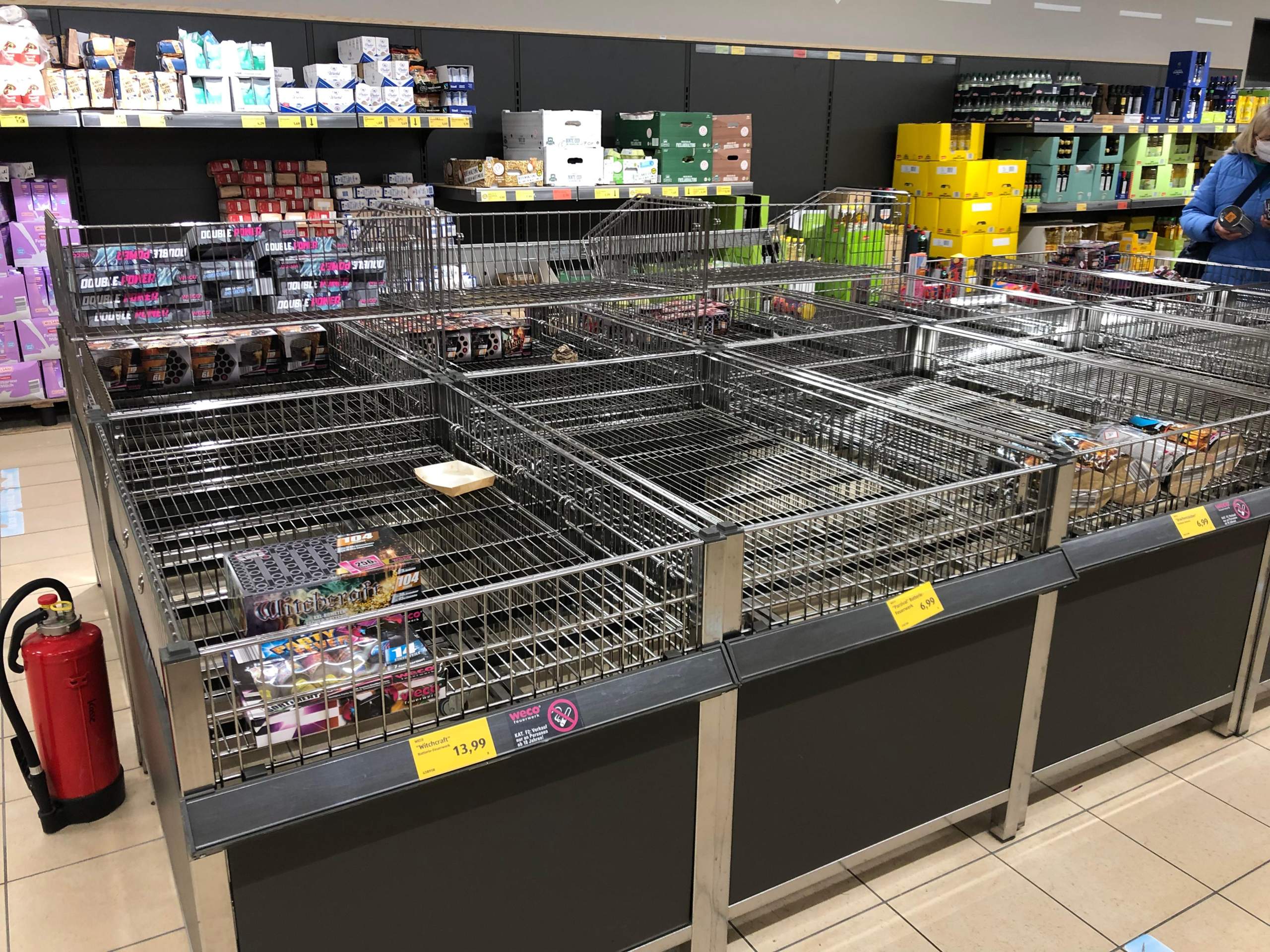 Kommen früh neue Böller bei Lidl an? (Silvester, Feuerwerk)