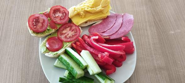 - (Ernährung, Familie, Kalorien)