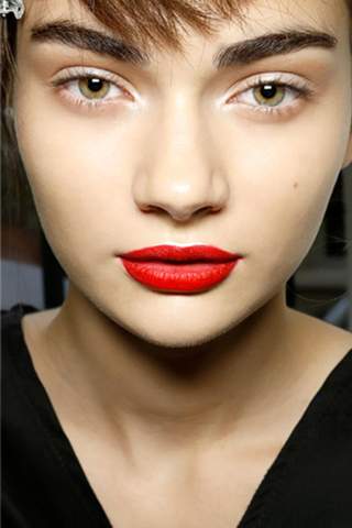 Findet ihr roten Lippenstift too much? (Mädchen, Frauen, Männer)