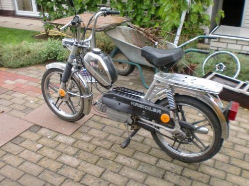 - (Führerschein, Moped, Motorroller)