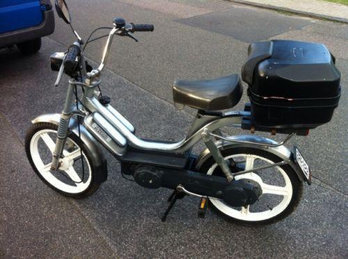 - (Führerschein, Moped, Motorroller)