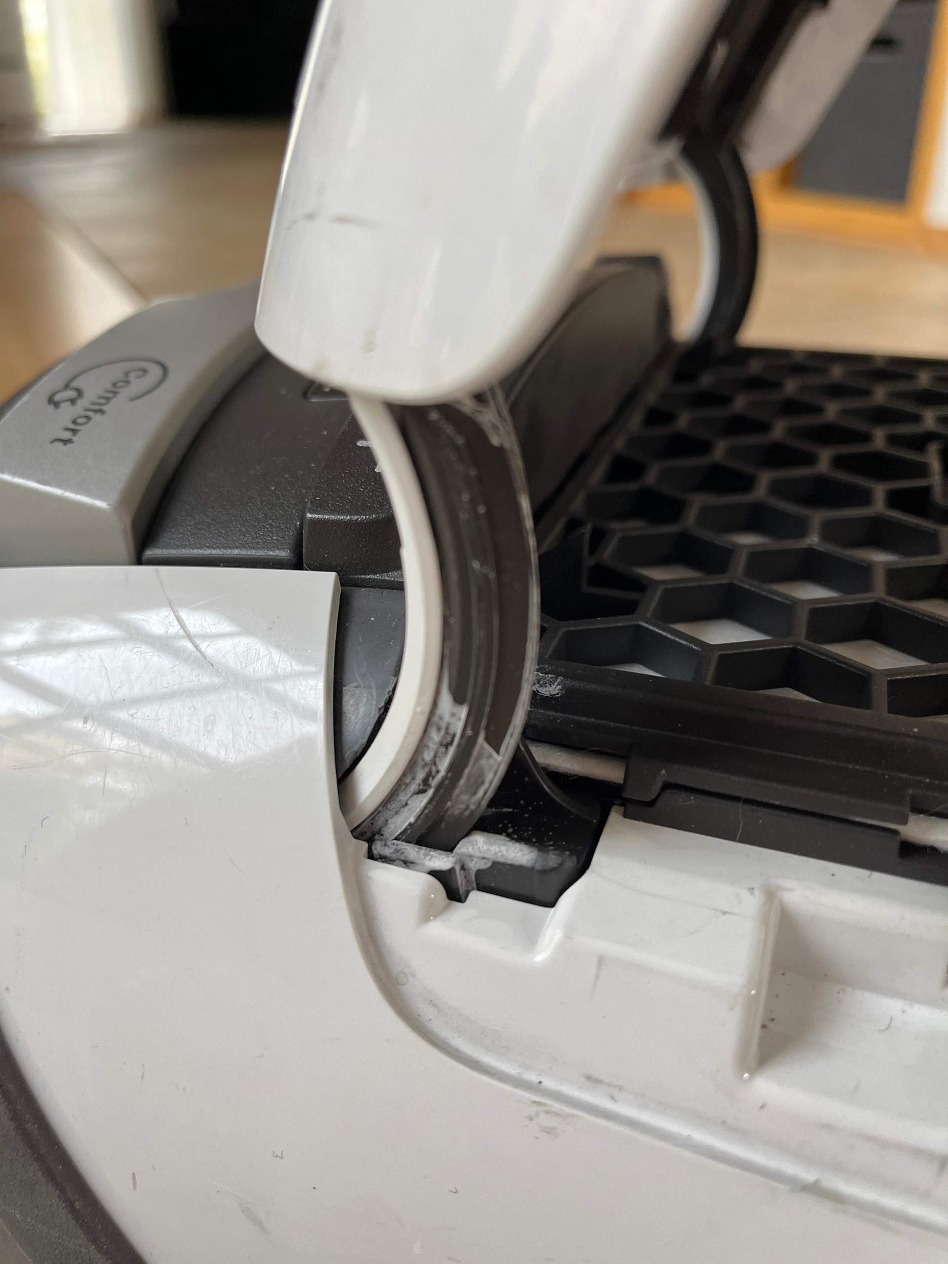 Miele Staubsauger S 8340 Geht Nicht Mehr An Der Deckel vom Miele S 8340 Staubsauger schließt nicht mehr nach