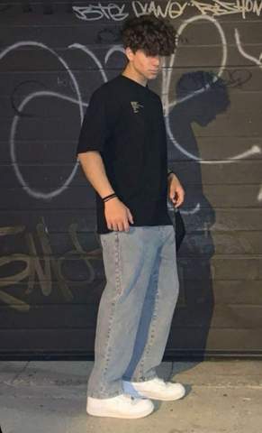 - (Jungs, Kleidung, Aussehen)