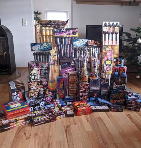 - (Silvester, Feuerwerk)