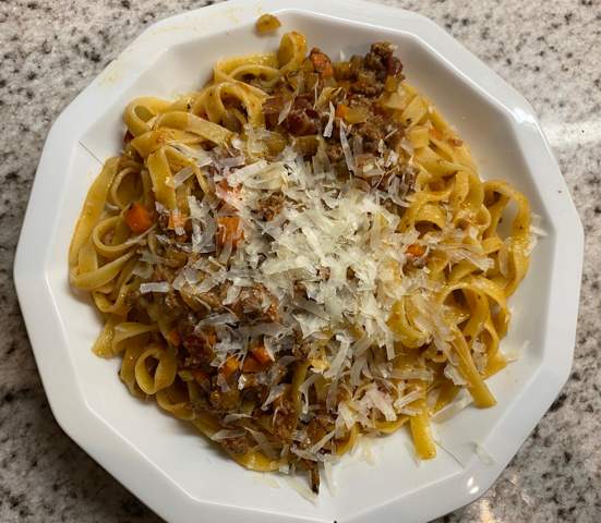- (Küche, Fleisch, Nudeln)