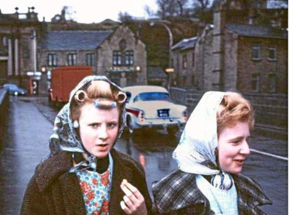 Darf man ein Kopftuch tragen wenn man kein Muslim ist? (Religion, Christentum, Muslime)