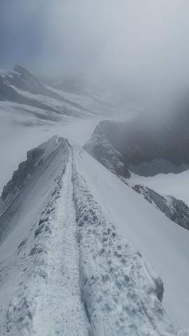 - (wandern, Berge, klettern)