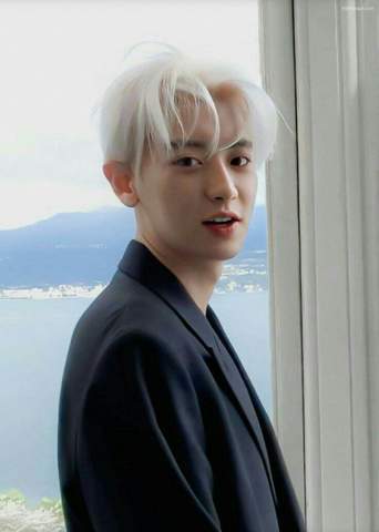 - (K-Pop, Sänger, Pop)