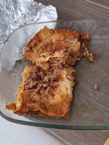 - (Fleisch, Käse, Soße)
