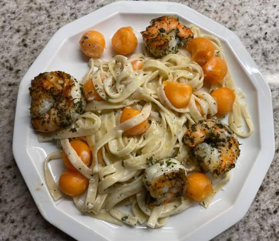 - (Essen, Gesellschaft, Abendessen)