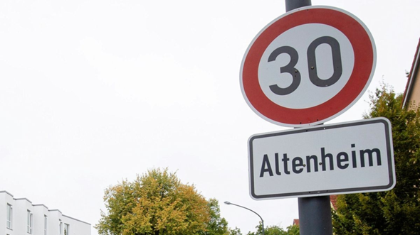 - (Auto, Führerschein, Fahrschule)