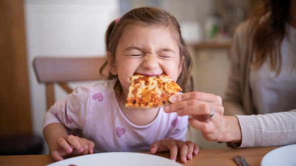 - (Pizza, Ananas, Pizza Hawaii)