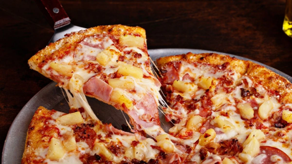- (Pizza, Ananas, Pizza Hawaii)