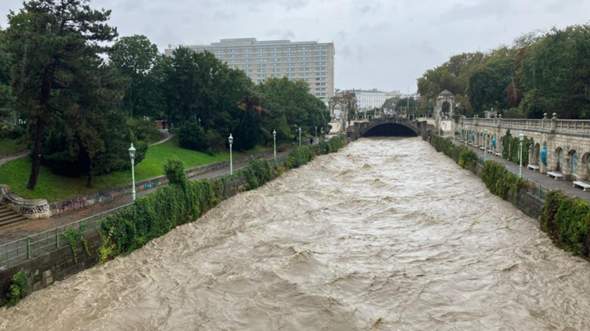 - (Freizeit, Langeweile, schwimmen)