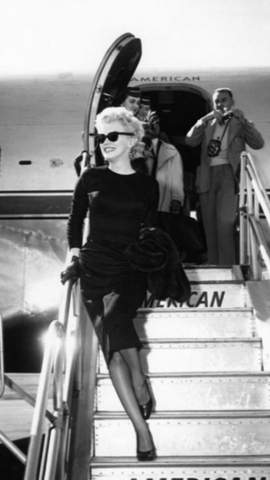 - (Hollywood, Berühmtheit, Marilyn Monroe)