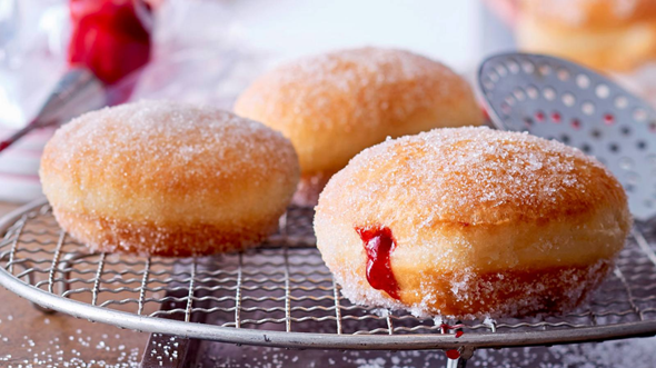 - (Pfannkuchen, Berliner, Krapfen)