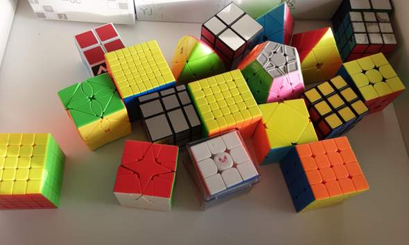 - (Zauberwürfel, Rubik's Cube, Speedcube)