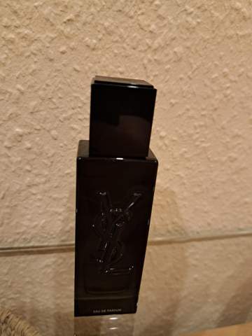 - (Mädchen, Frauen, Männer)