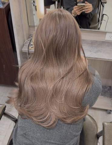- (Haarpflege, blondieren, Balayage)
