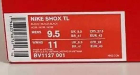 - (Schuhe, Nike, Sneaker)